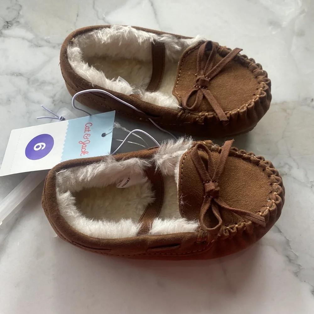 Cat & Jack Moccasins size 6 Celina Dark Chestnut‎
